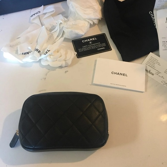 *SOLD* Chanel cosmetic pouch - Picture 4 of 9